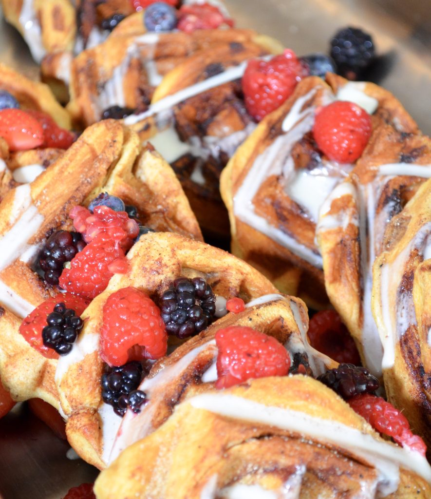 Rows of berry and cinnamon breakfast pastries